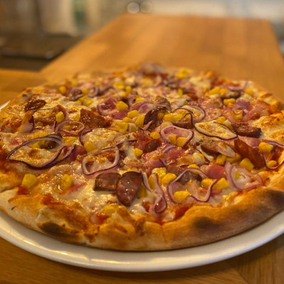 Pizza zo širokého výberu